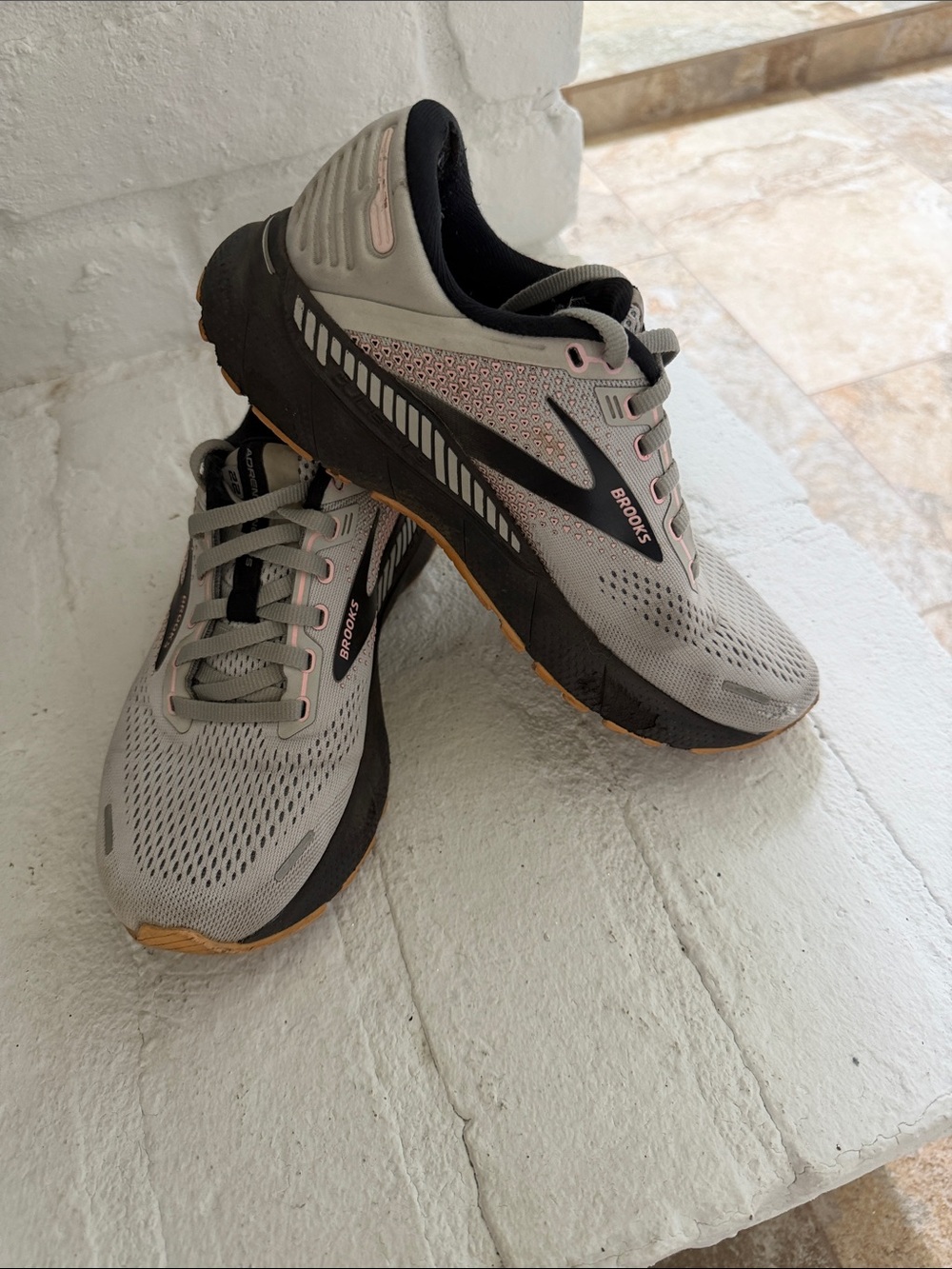 Brooks Adrenaline GT5 Sneakers in Light Gray with Black and Pink Trim